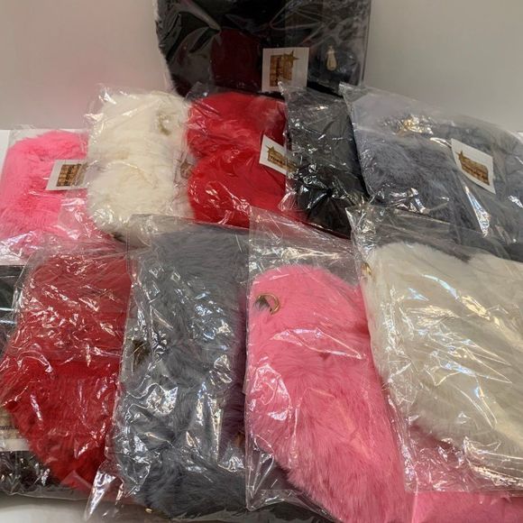 Heart Shaped Faux Fur Crossbody Bag - White- NWT - Picture 10 of 10